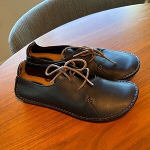 Clarks Chocolate Brown Leather Flats with Tan Laces